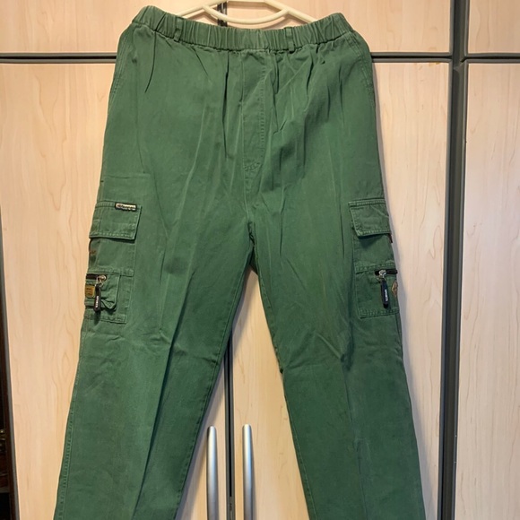 Green men pants - Picture 2 of 3